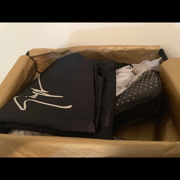 Giuseppe Zanotti Black Leather Studded Designer Pumps Size 38 (U.S. 8) - Picture 8 of 8